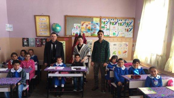 Çiğdem İlkokulu, Demirgeçit İlkokulu Nurullah YAVİLİOĞLU tarafından ziyaret edildi. Öğrenciler ve öğretmenlerle paylaşımlarda bulunuldu