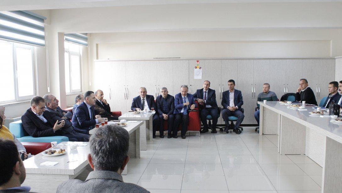 İlçe Milli Eğitim Müdürümüz Nurullah Yavilioğlu ve şube müdürlerimiz Aydın Güven, Dursun Toksoy ve Hasan Gedik okul idarecileriyle değerlendirme toplantısı yaptılar.