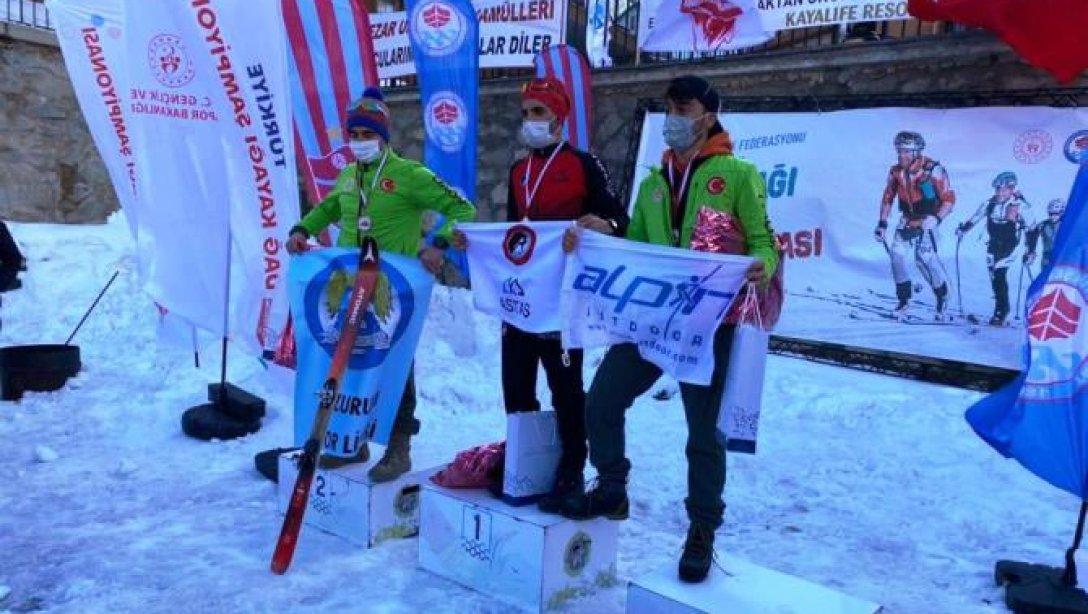 Erzurum Spor Lisesi Spor kulübü, DADAK Spor Kulübü ve Erzurum Gençlik Spor kulübünden oluşan Erzurum dağ Kayağı ekibi 5 kategoride toplam 8 madalya ile Takım halinde Türkiye şampiyonu oldu