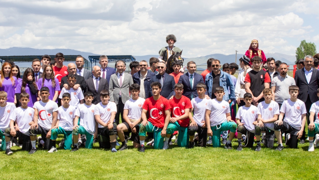 GELENEKSEL TÜRK SPORLARI ŞENLİĞİ