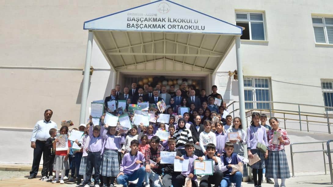 Erzurum Protokolü Başçakmak İlkokulu'nda Karne Heyecanına Ortak Oldu