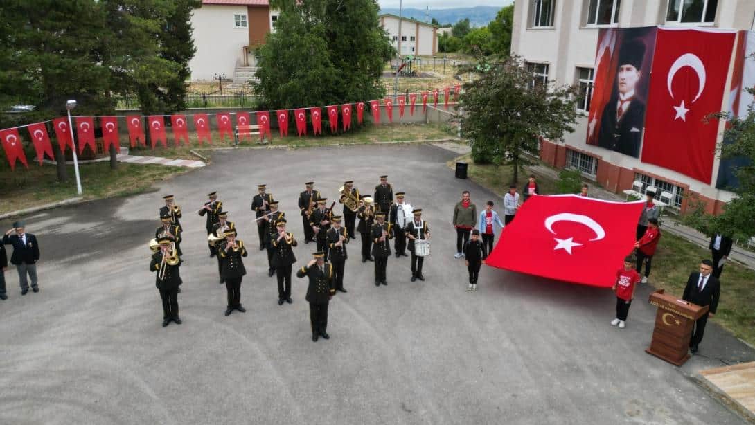 Ulu Önder Gazi Mustafa Kemal Atatürk'ün Erzurum'a Gelişinin 106. Yılı Aziziye Kaymakamlığı Önünde Törenle Kutlandı